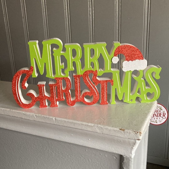 NWT-Beautiful Glittered- Gleaming Red & Green- Merry Christmas Wooden Decor Sign - Picture 3 of 17